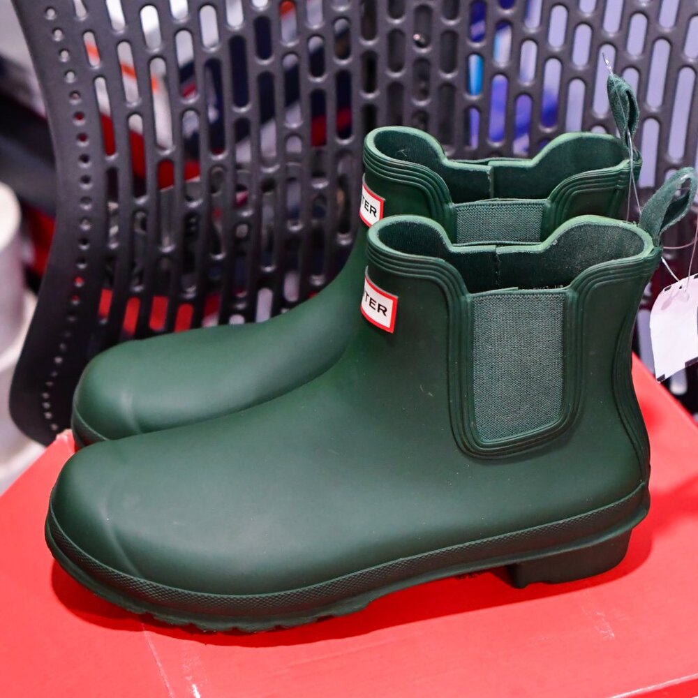 Green- Hunter Ladies' Original Chelsea Rain Boot - Picture 2 of 6